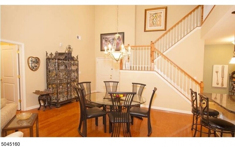 Building Photo - 2306 Wickham Terrace