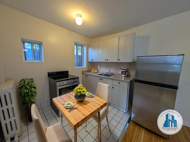 Building Photo - Robina Suites