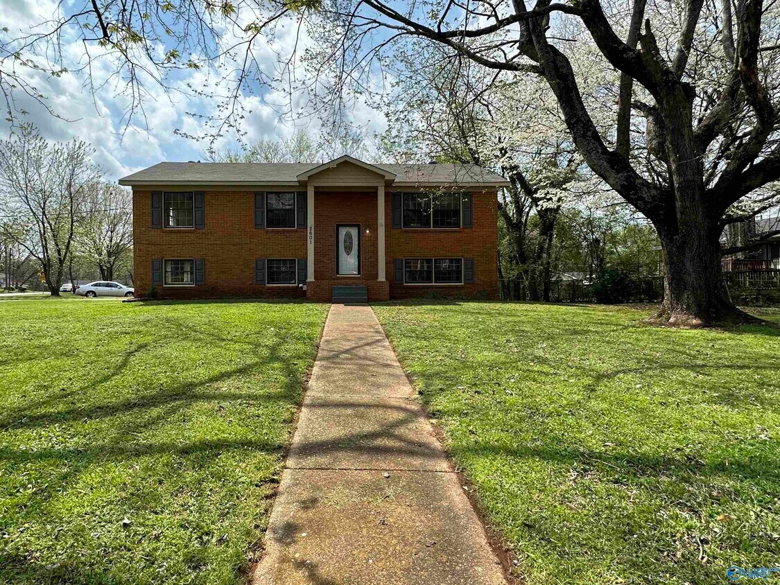 Foto principal - 2601 Rita Ln NW