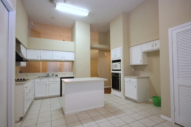 Foto del edificio - 15863 Meadow Village Dr