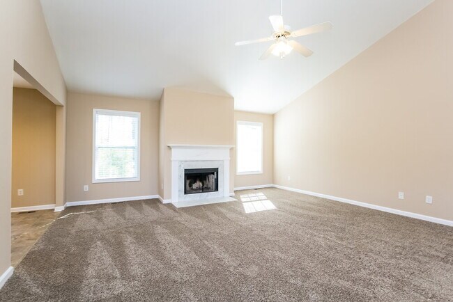 Foto del edificio - 214 Oakleigh Ln