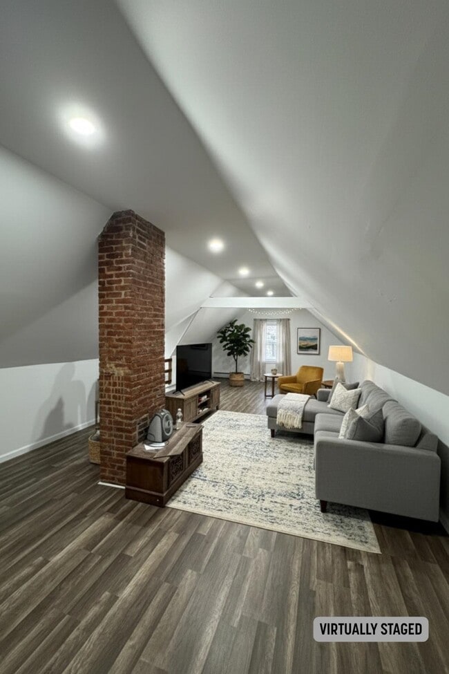 Building Photo - 47 Vreeland Ave