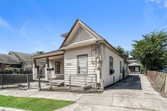 Building Photo - 4610 Schroeder St