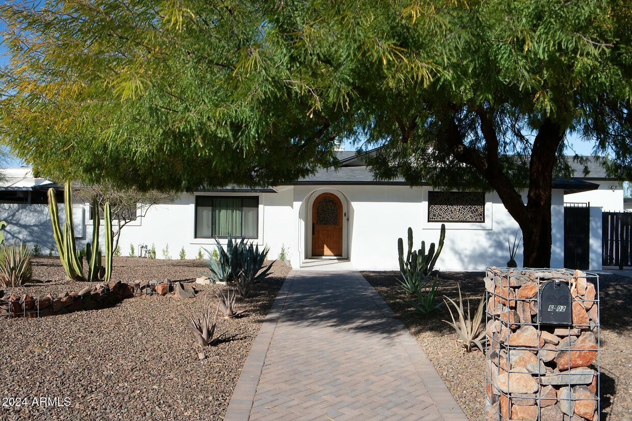 Foto principal - 6302 E Cochise Rd