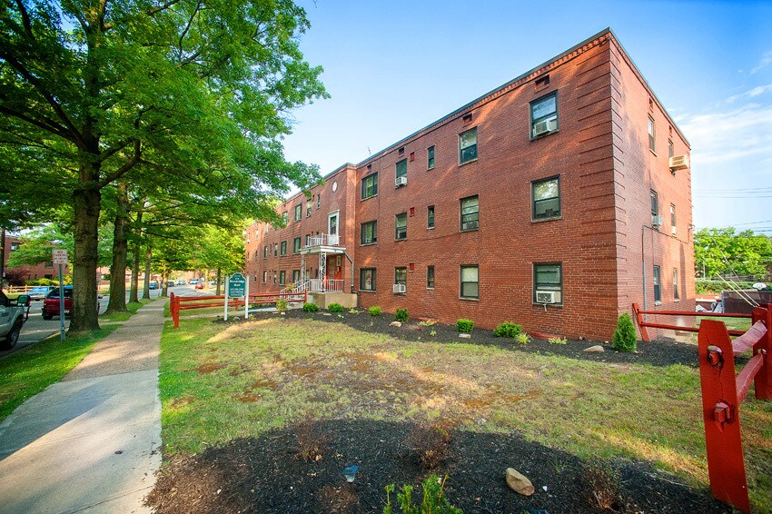 Foto principal - Hoodridge Hall Apartments and Townhomes