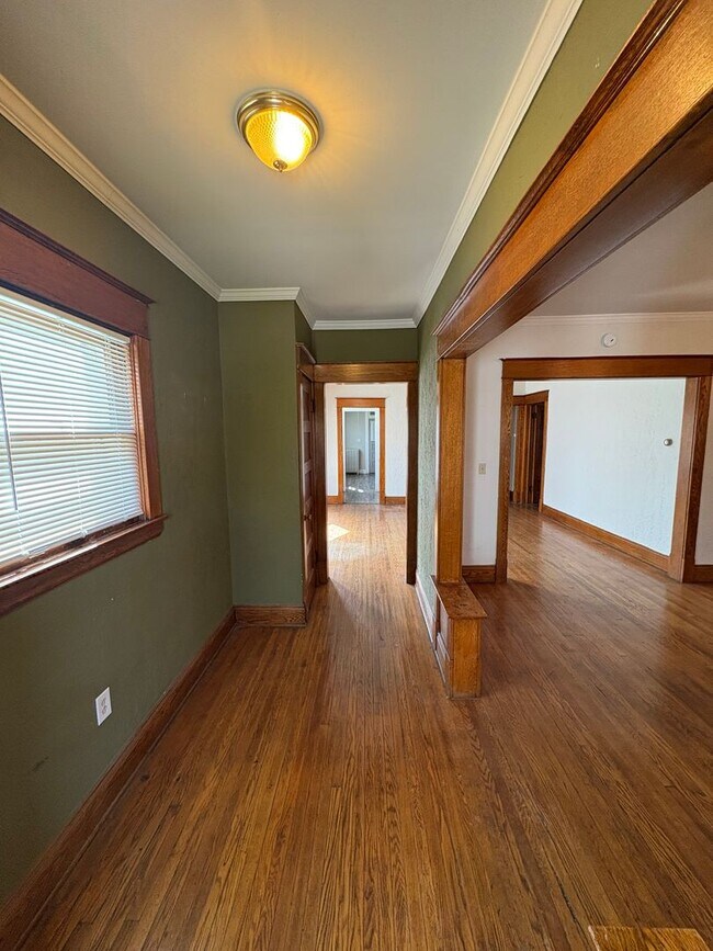 Foto del edificio - 2447/2449 Maplewood Ave