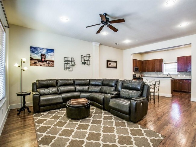 Foto del edificio - 4830 Cedar Springs Rd