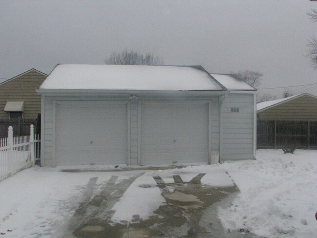 Foto del edificio - 6075 Dunham Rd