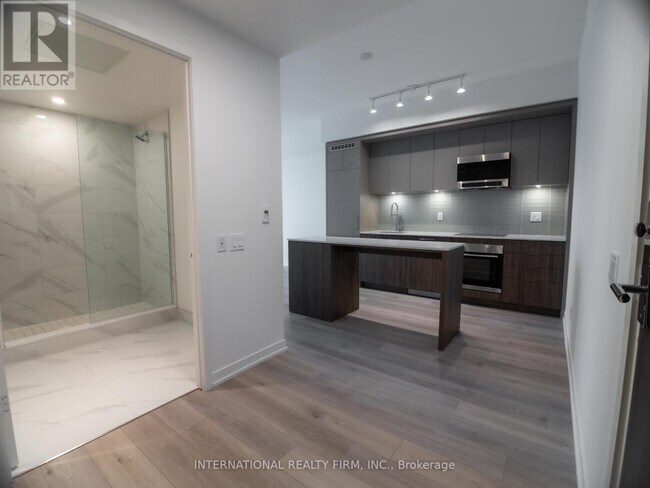 Photo du bâtiment - 863-863 St Clair Ave W