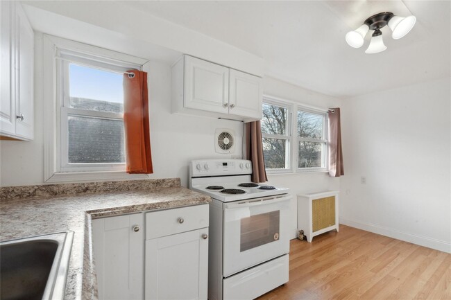 Building Photo - 316 New Hyde Park Rd