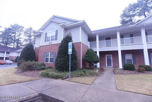 Building Photo - 2219 Locksley Woods Dr