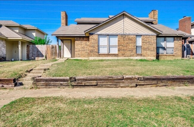 Photo - 2710 Sherry St (Arlington, TX) Apartment