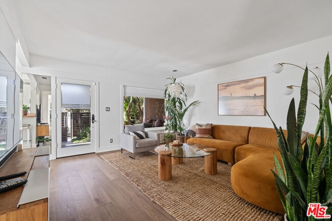 Building Photo - 1613 Cabrillo Ave