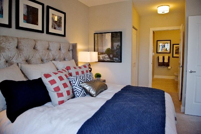 Building Photo - 68 W Hubbard St