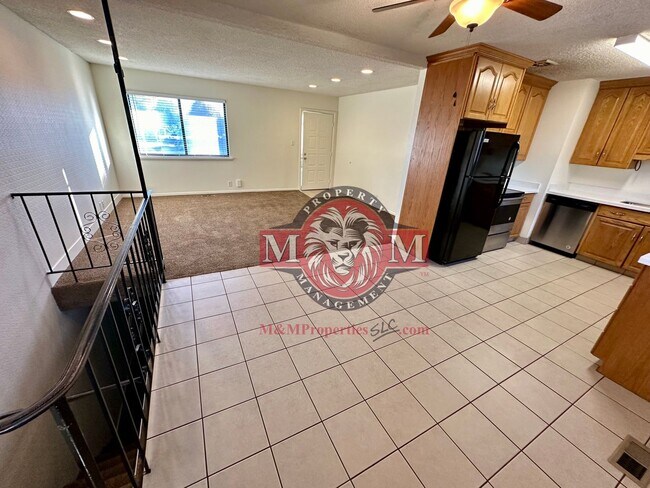 Foto del edificio - Remodeled 4 Bd Home with 23'x35' Heated Wo...