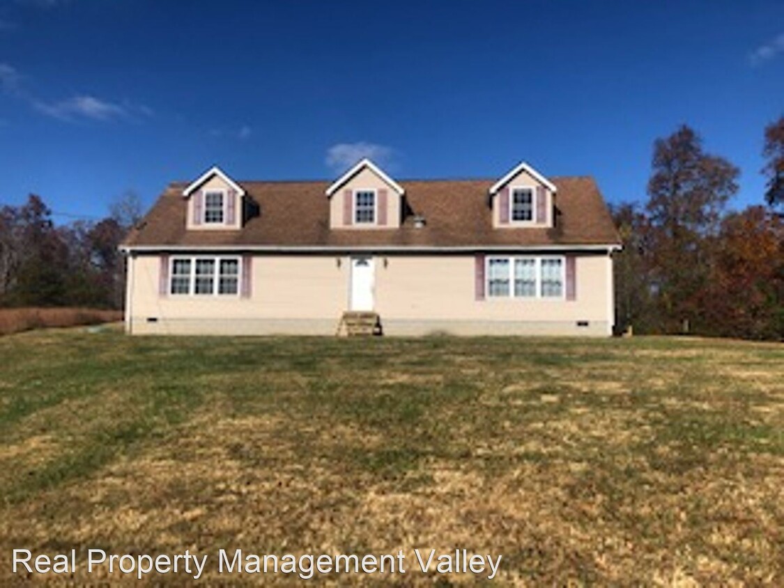 Primary Photo - 4 br, 2 bath House - 294 Lynn Drive