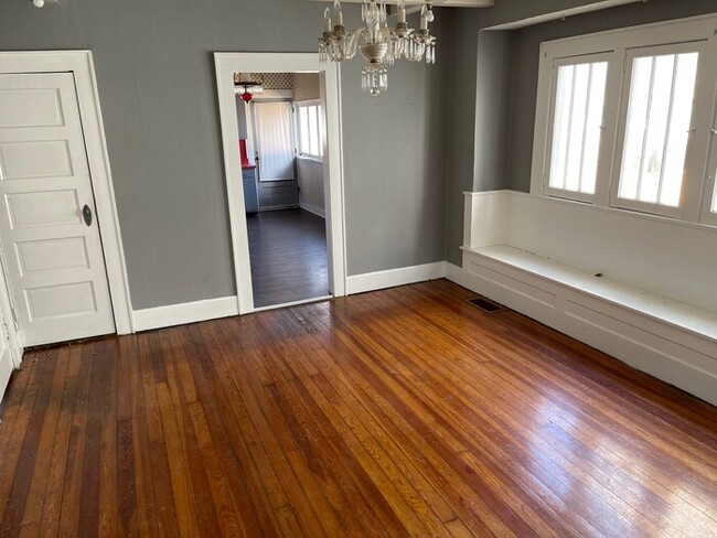 Building Photo - 2BD/1BA Single Family Home