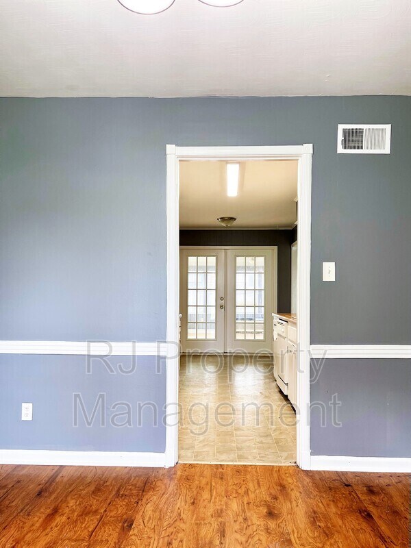 Building Photo - 3349 Foxwood Dr
