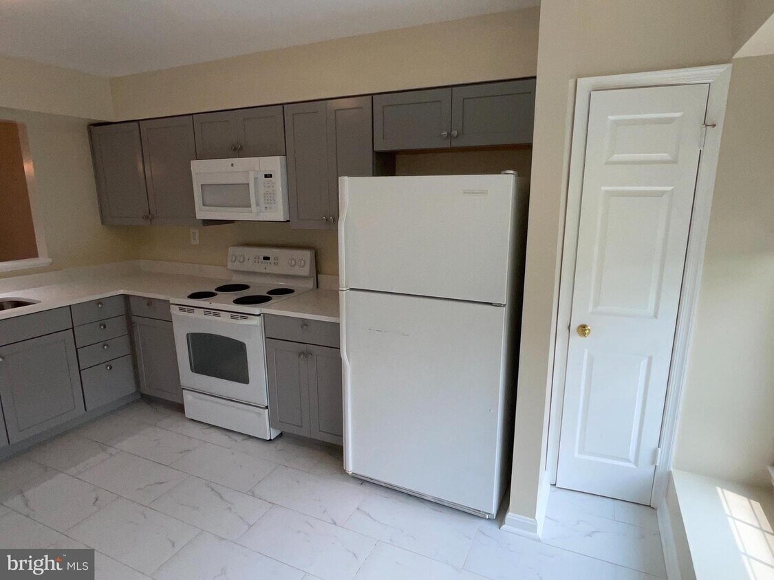 Primary Photo - 1311 Templeton Pl
