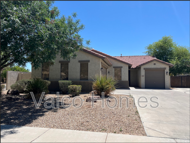 Foto del edificio - 1305 E Nightingale Ln