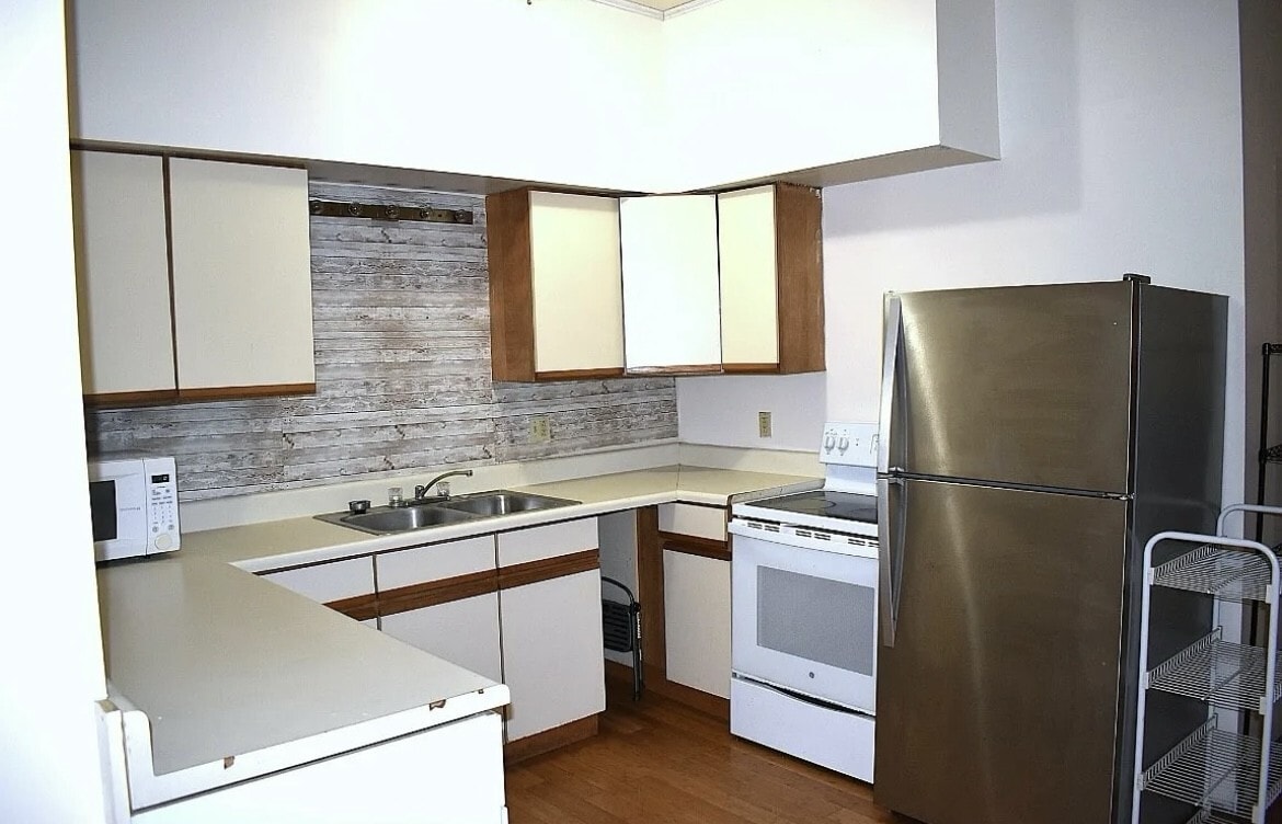Primary Photo - 138 Court St