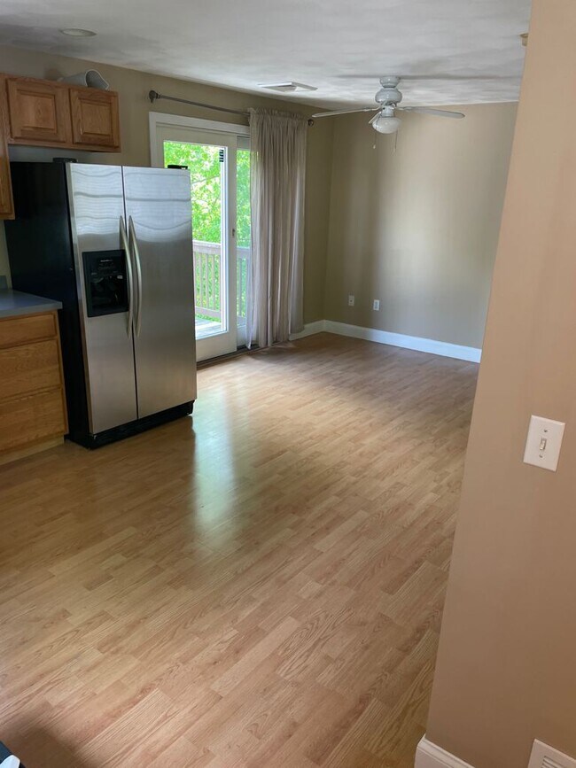 Kitchen - 973 Atwood Ave