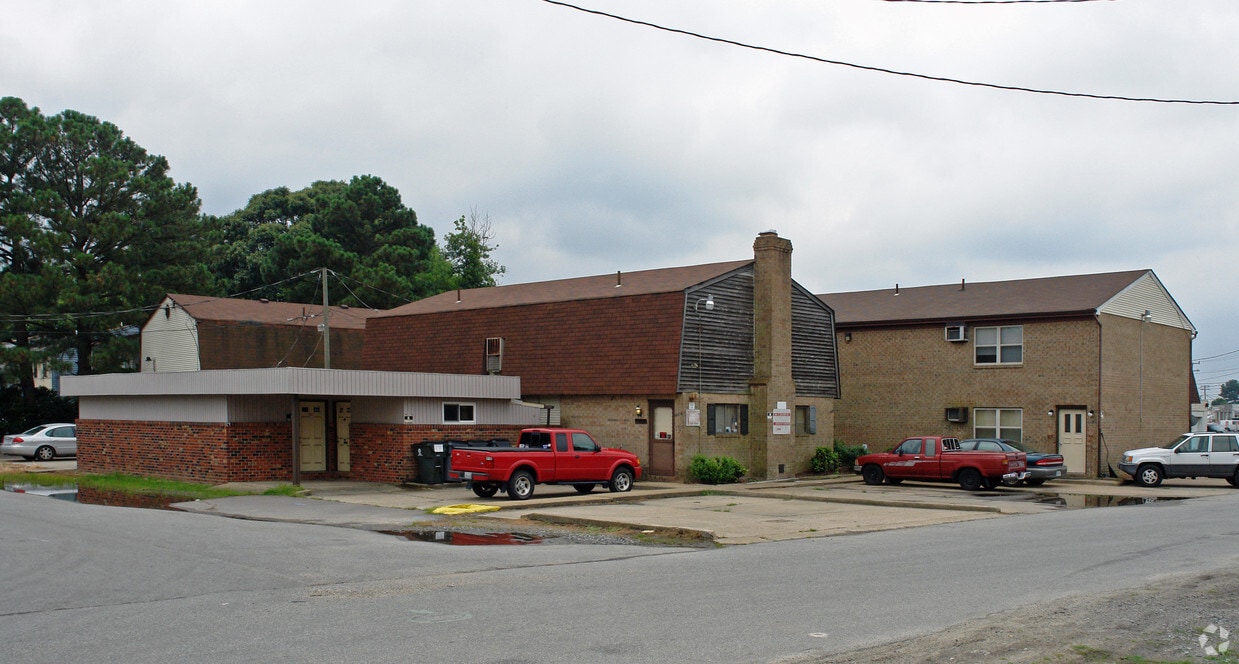 Primary Photo - 4659-4663 S Cape Henry Ave