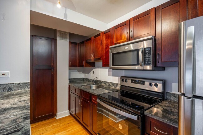 Foto del edificio - 4180 N Marine Dr