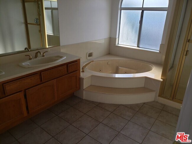 Building Photo - 12023 Stone Gate Way