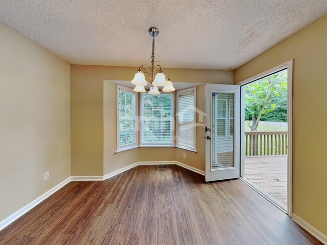 Building Photo - 100 Creekbank Ct