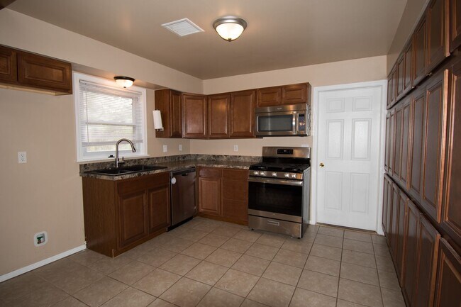 Foto del edificio - Beautifully Updated Brookside Home Near Riverside!