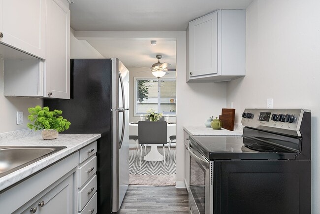 Foto del edificio - Hawthorne Court Apartments