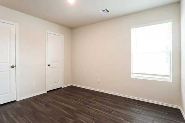 Foto del edificio - 1804 Dogwood Dr