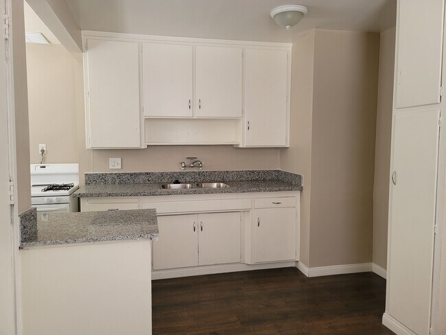 Building Photo - 340 Robalo St