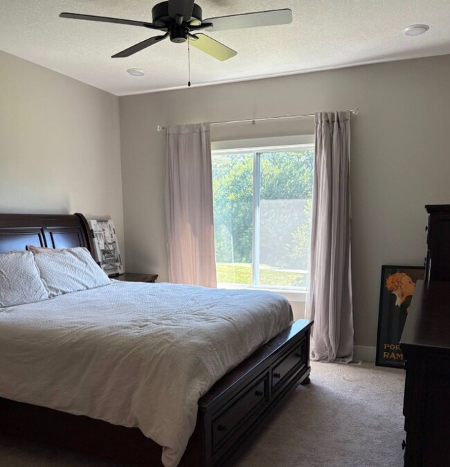 Foto del edificio - 2109 NE EWING CIR