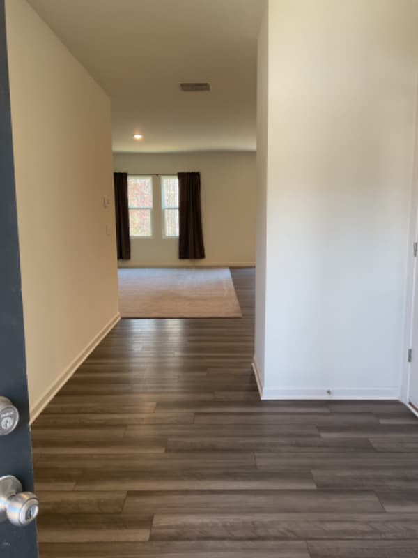 Building Photo - 305 Pond Ct