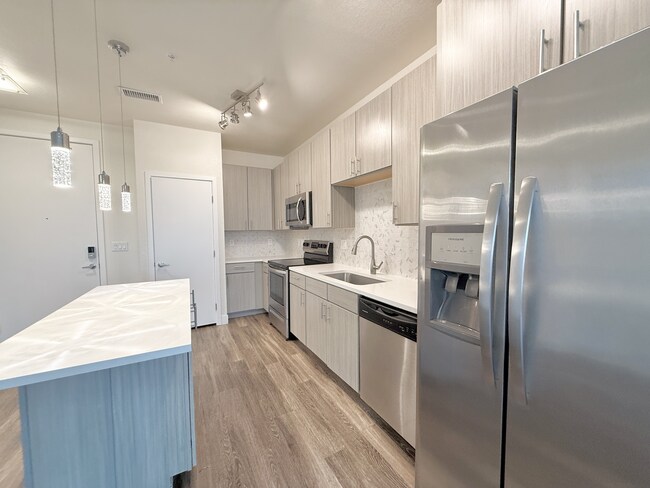 kitchen-high-line-pointe-1x1-1281-212-torreys-peak-3-13-2026.JPG - High Line Pointe