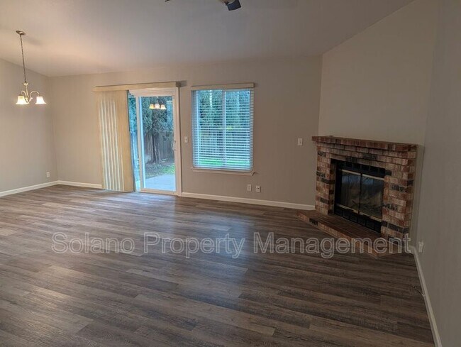 Foto del edificio - 906 Javan Way