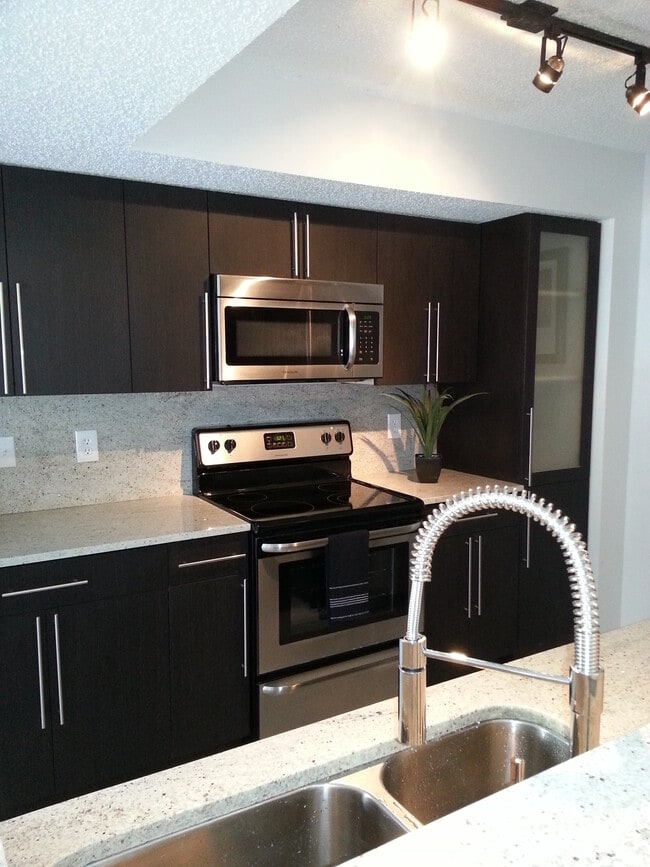 Building Photo - 15070 SW 103rd Ln