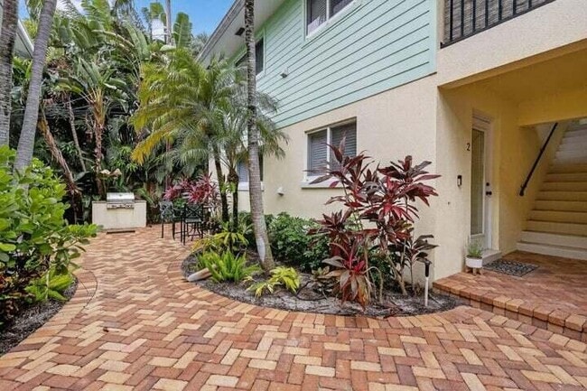 Building Photo - 45 SE 7th Ave