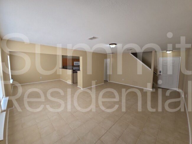 Building Photo - 830 N Oak Dr