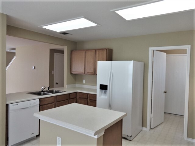 Building Photo - 300 Edgewood Cv