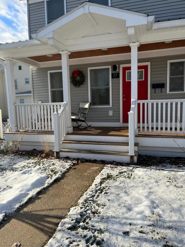 Foto del edificio - 99 W Circular St