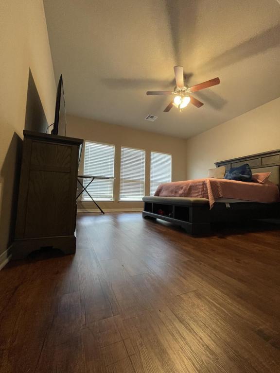 Foto del edificio - 5812 Blackstone Dr