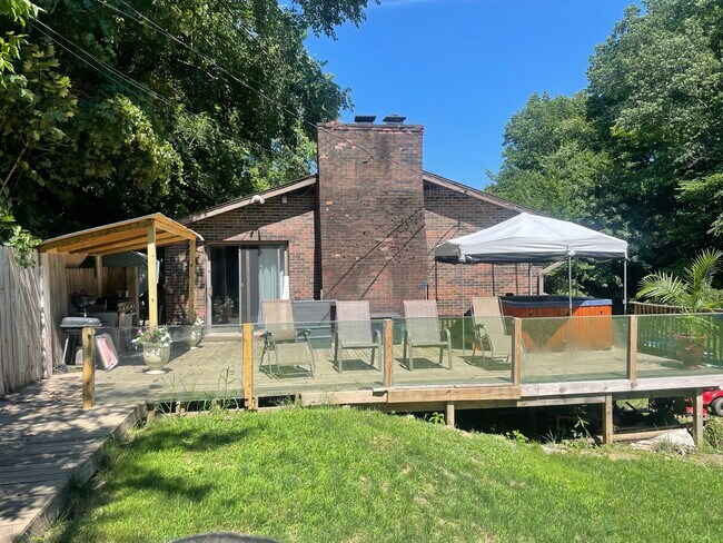 Building Photo - 5 Drauch Ln