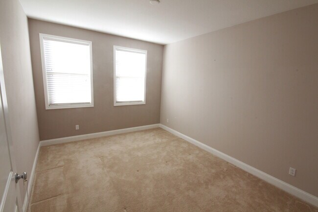 Foto del edificio - Stunning 2 Bedroom/2.5 Bath Townhouse