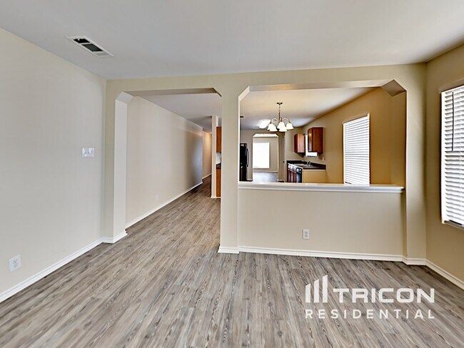 Building Photo - 1027 Creek Knoll