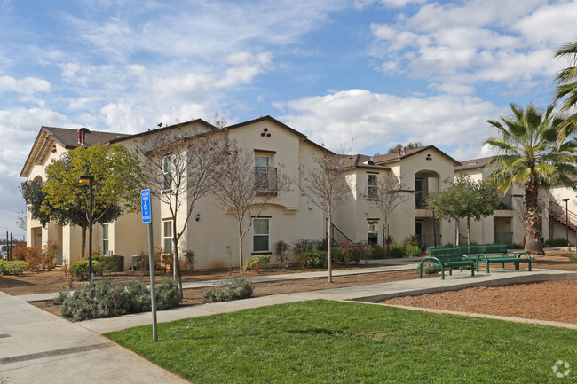 Building Photo - Crossings at Madera