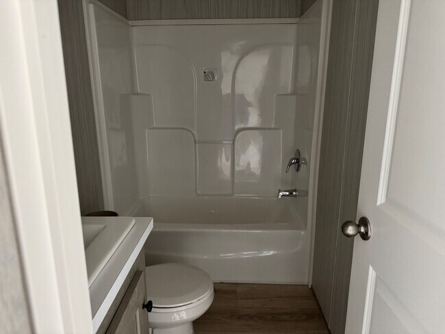 Building Photo - 571 Jessica Way