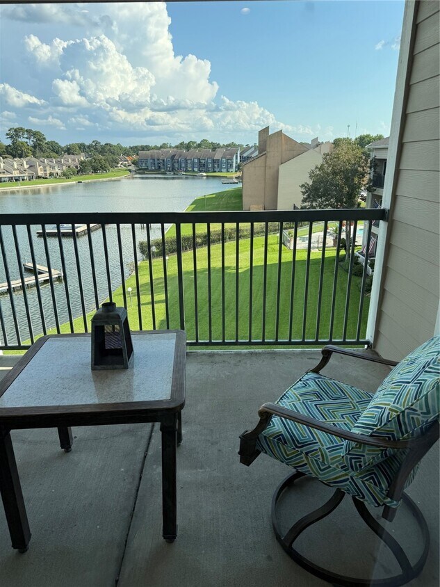Foto principal - 12800 Melville Dr